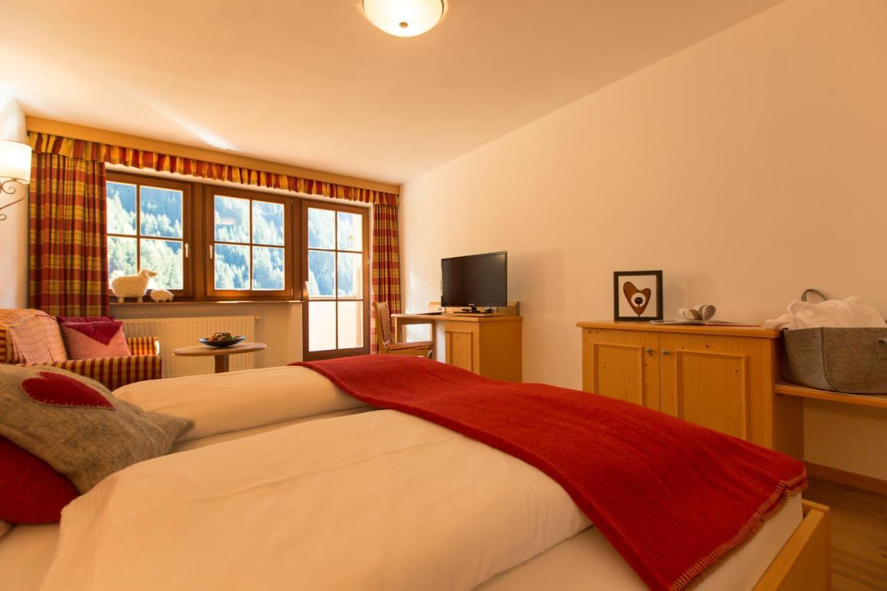 Berghotel Johanneshof Anterselva di Mezzo Exterior photo